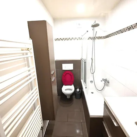 4 Person Apartment *