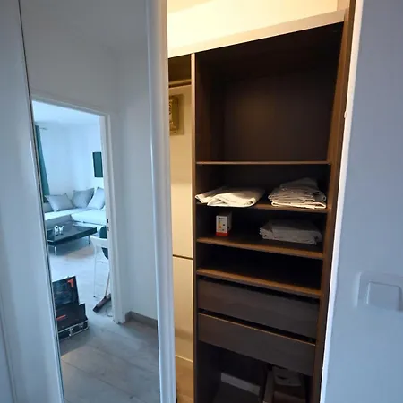 4 Person Apartment *