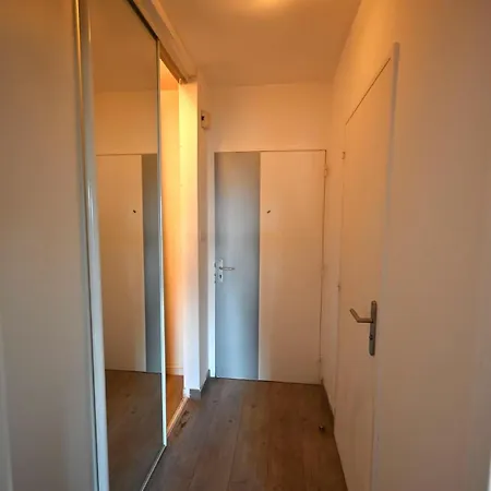 4 Person